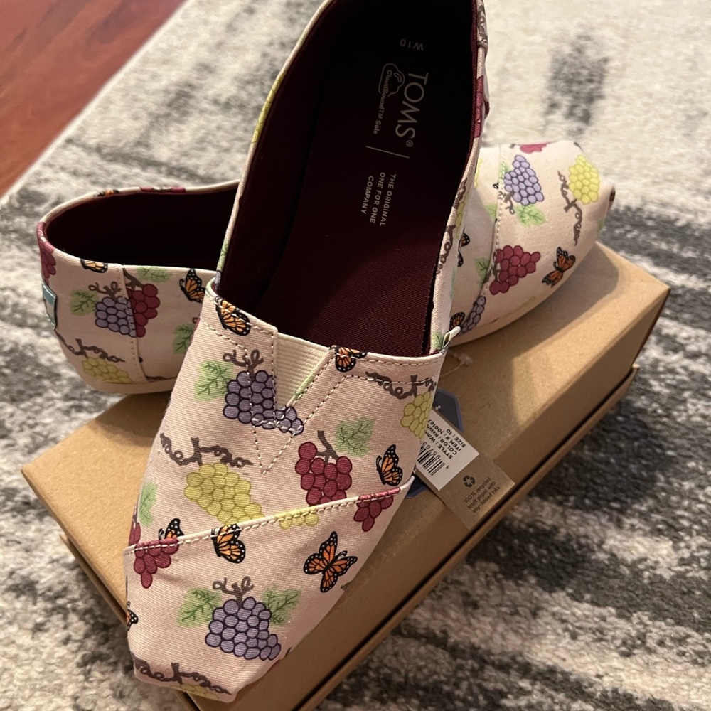 NWT TOMS, Size W 10